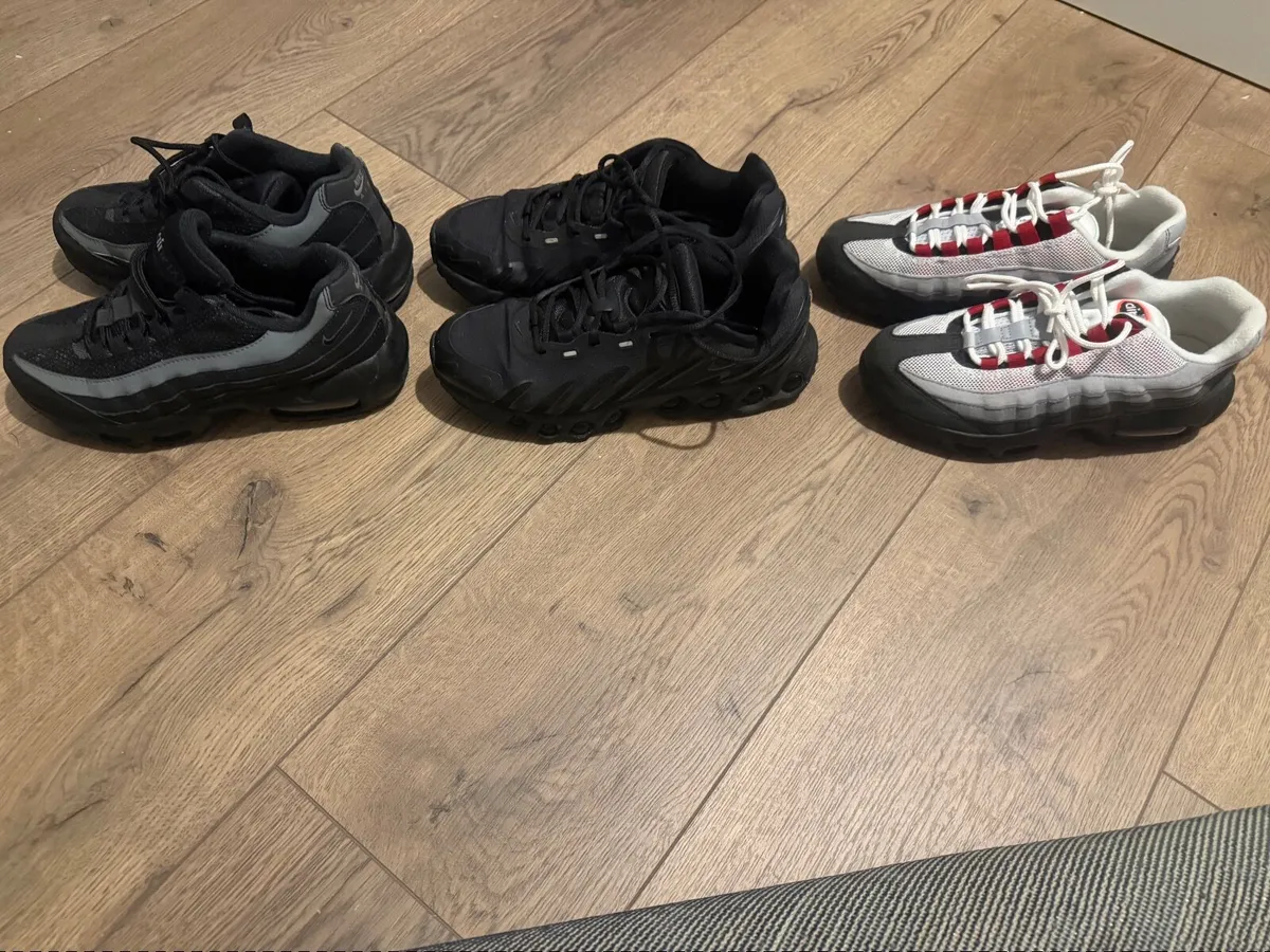 3x Nike Air Max   Kids- Juniors size 4 - Image 1