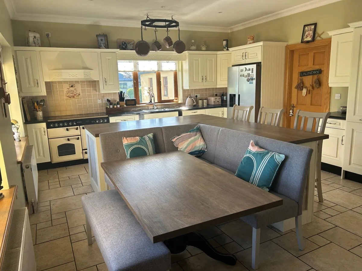 Kitchen with island, table and bench - Image 2