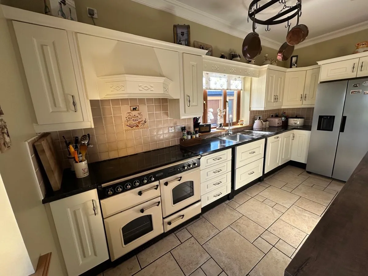 Kitchen with island, table and bench - Image 3