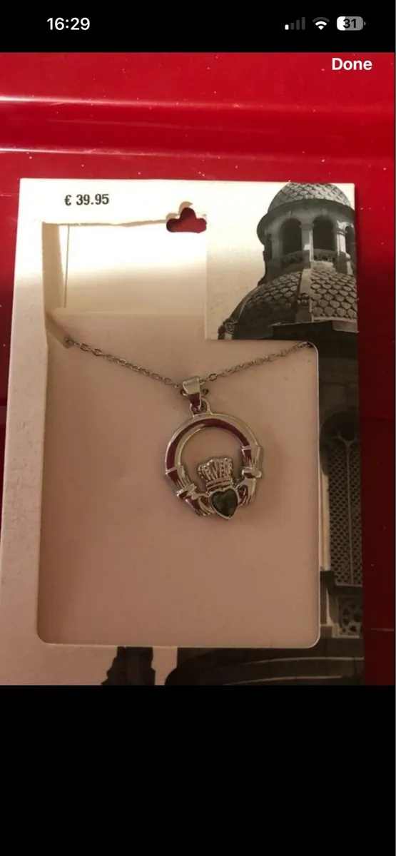Ladies sliver claddagh necklace €25 - Image 1