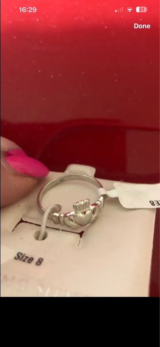 Ladies claddagh ring size 8 €25 - Image 4