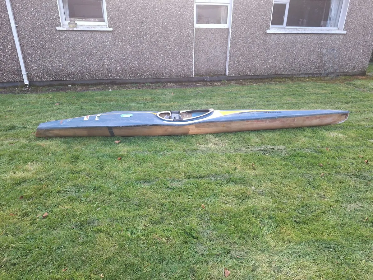 Racing kayak - Image 2