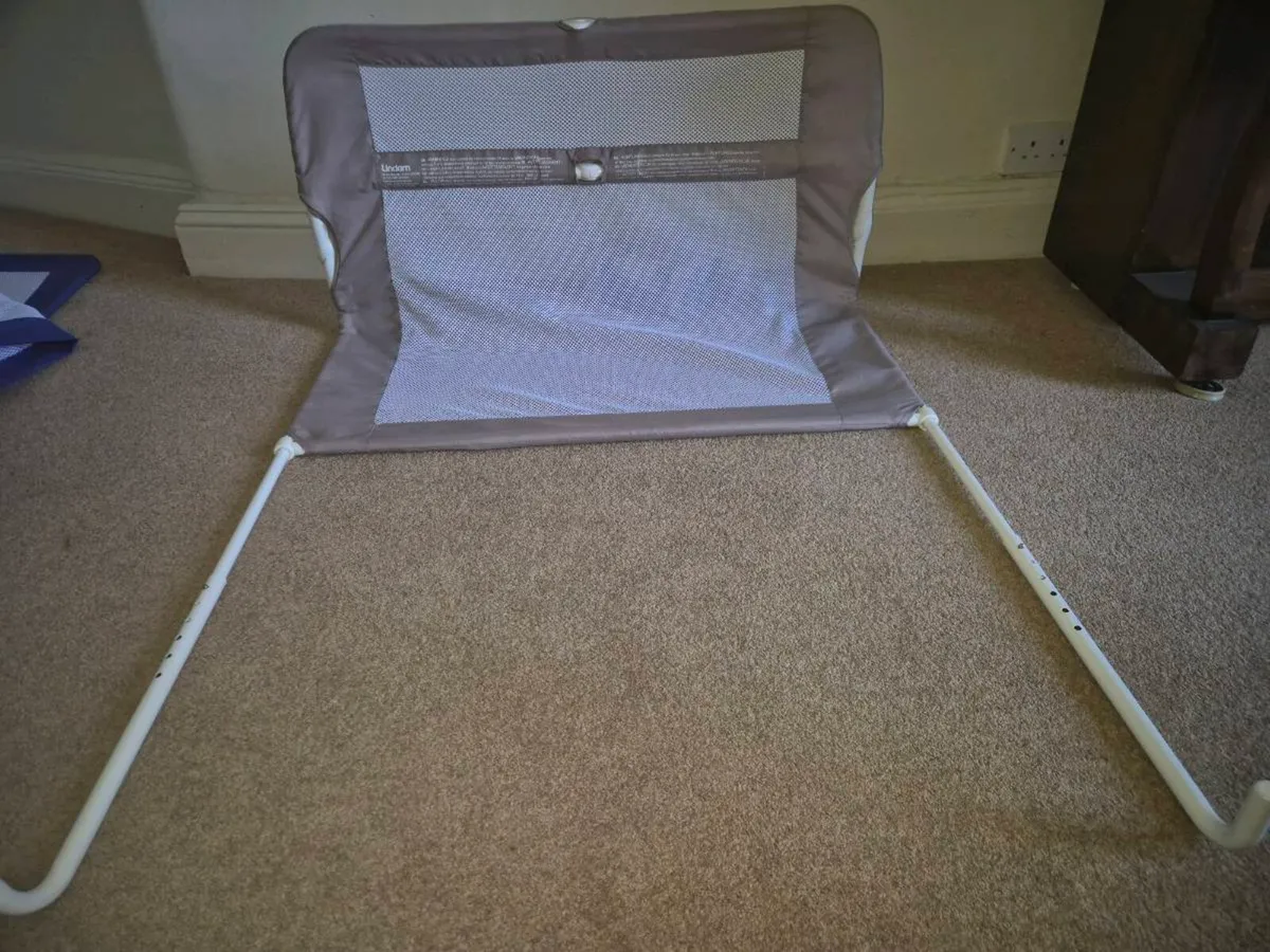 Lindam fold-down safety bed rail - very good condi - Image 2