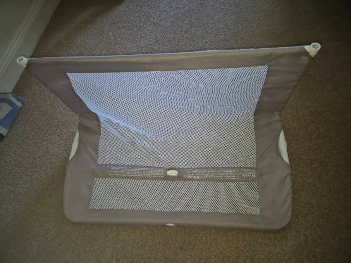 Lindam fold-down safety bed rail - very good condi - Image 1