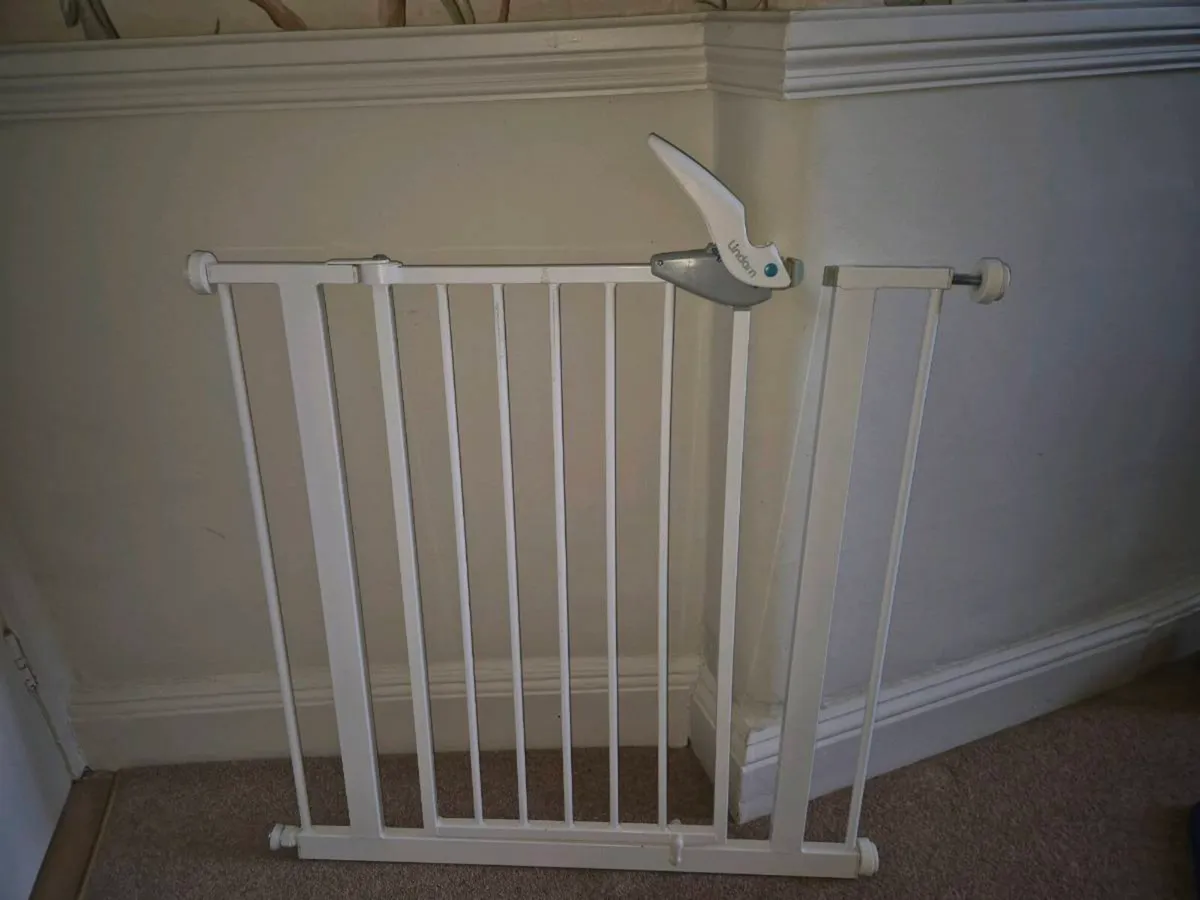 Lindam Pressure-Fit Safety Gate / Stair Gate - Image 2