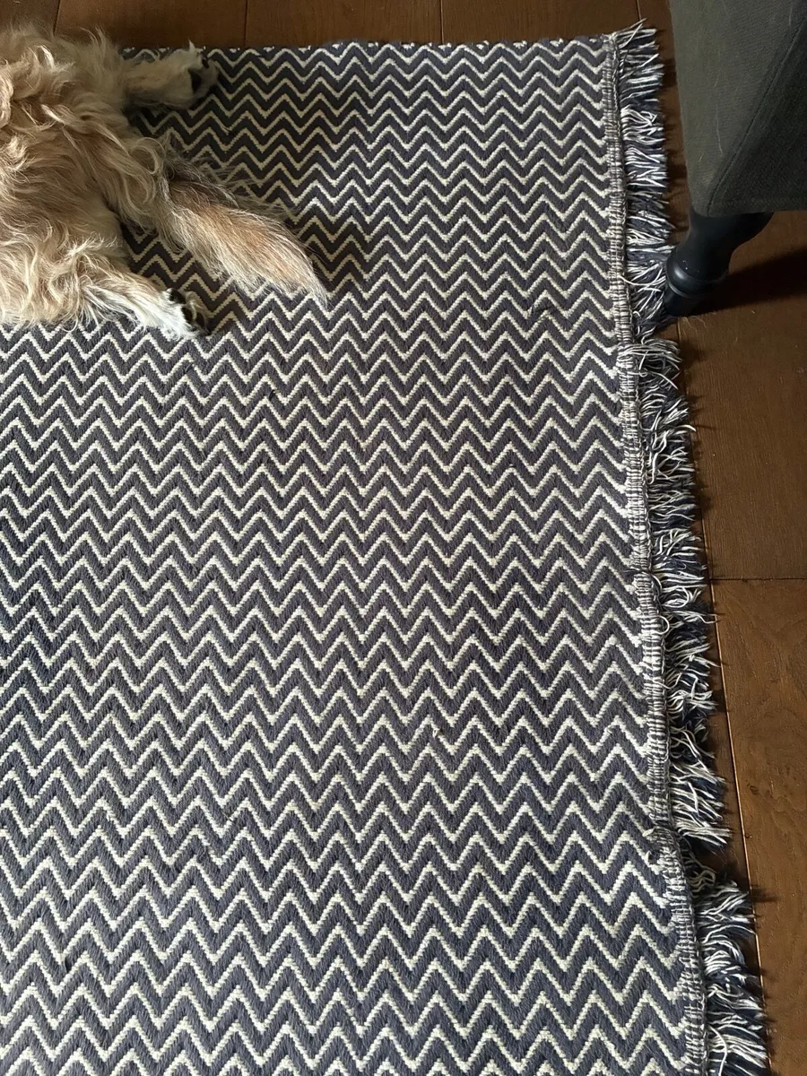 Rug large navy.cream. - Image 3