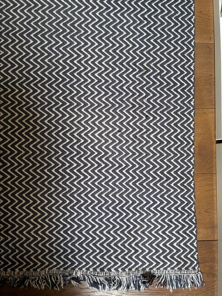 Rug large navy.cream. - Image 4
