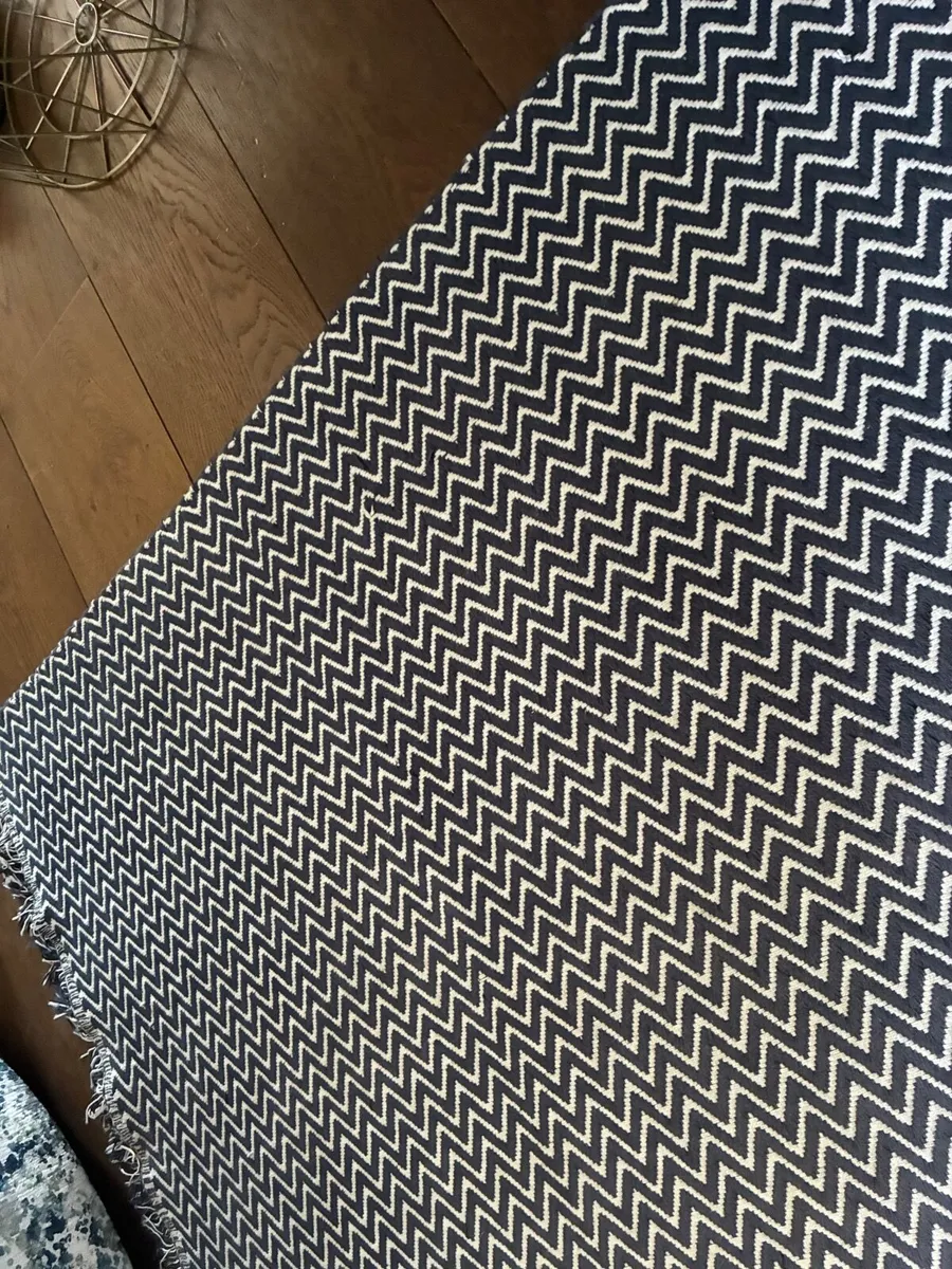 Rug large navy.cream. - Image 2