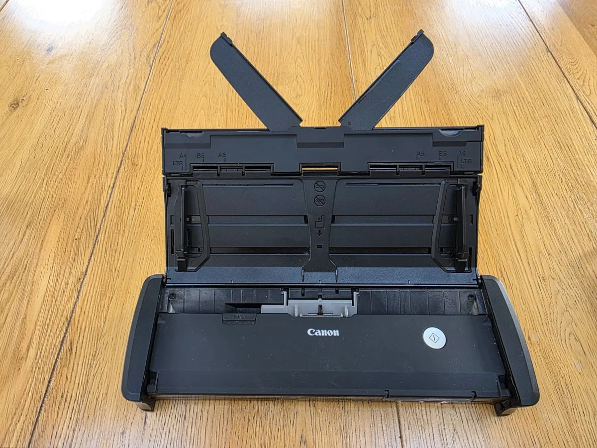 Canon ImageFORMULA P-215 portable duplex scanner - Image 2