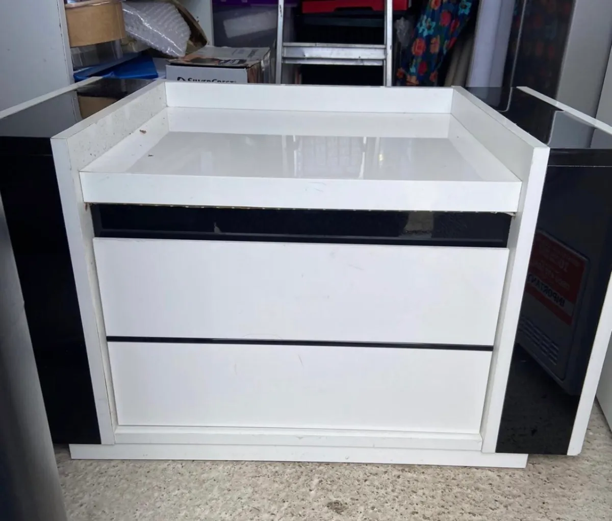 Drawer cabinet-like new - Image 1