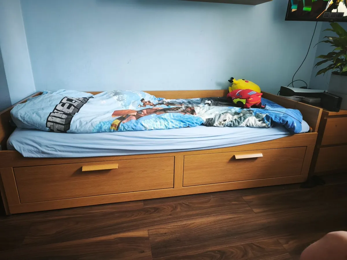 Bed - Image 1