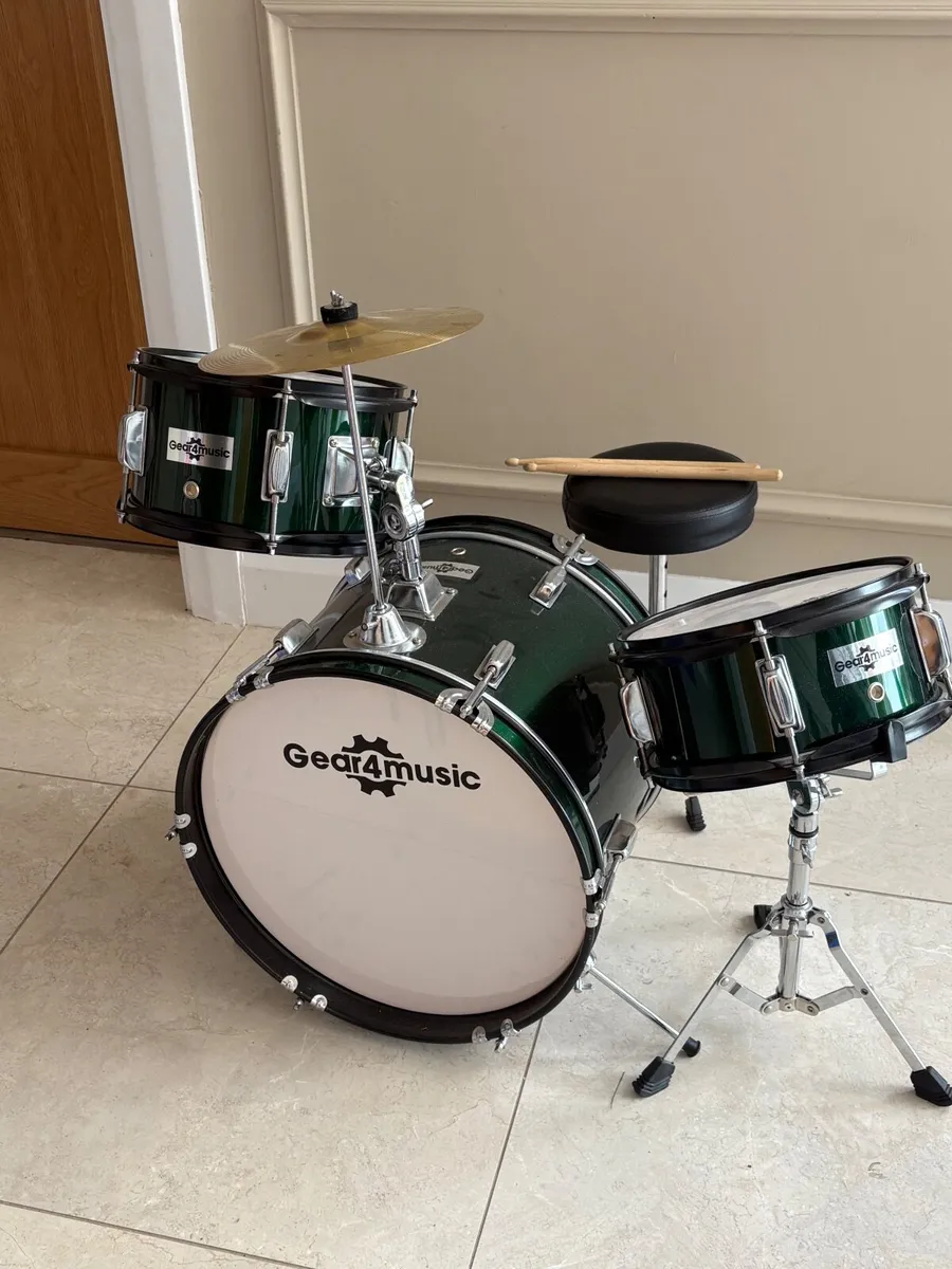 Green Junior 3 Piece Drum Kit by Gear4music - Image 1