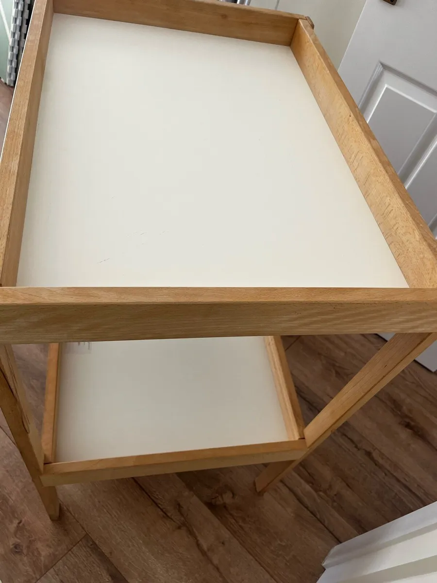 Changing table - Image 1