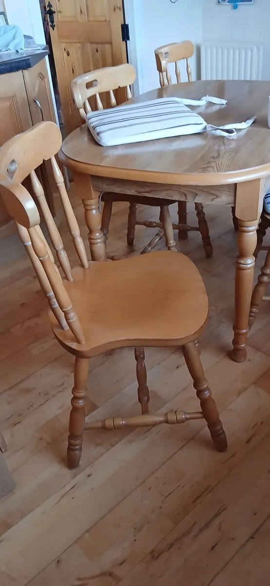 KITCHEN TABLE & 4 CHAIRS - Image 4