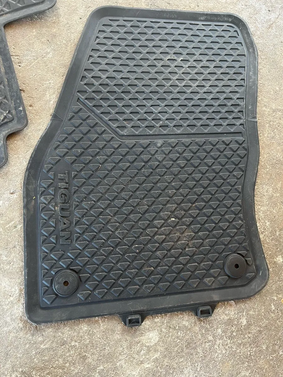 Car Matts - Image 1