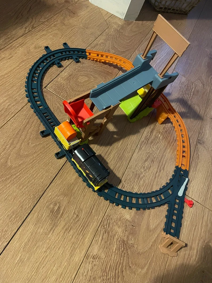 Thomas and Friends Diesel Lift and Load Train Set - Image 1