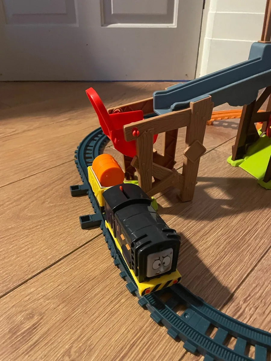 Thomas and Friends Diesel Lift and Load Train Set - Image 2