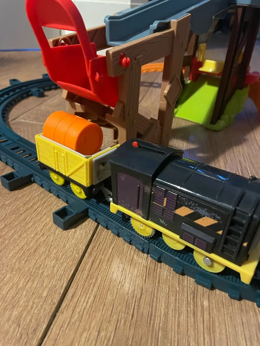Thomas and Friends Diesel Lift and Load Train Set - Image 3