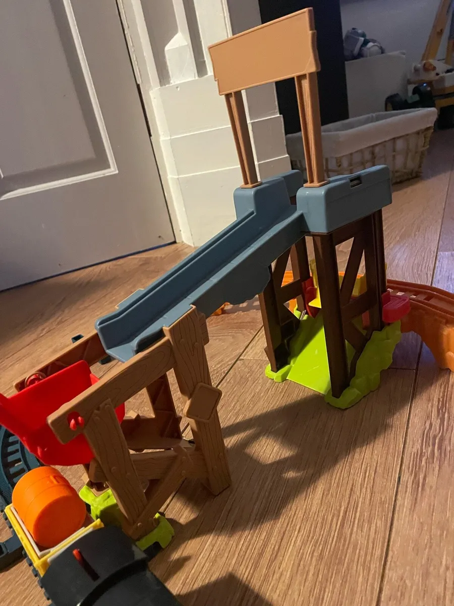 Thomas and Friends Diesel Lift and Load Train Set - Image 4