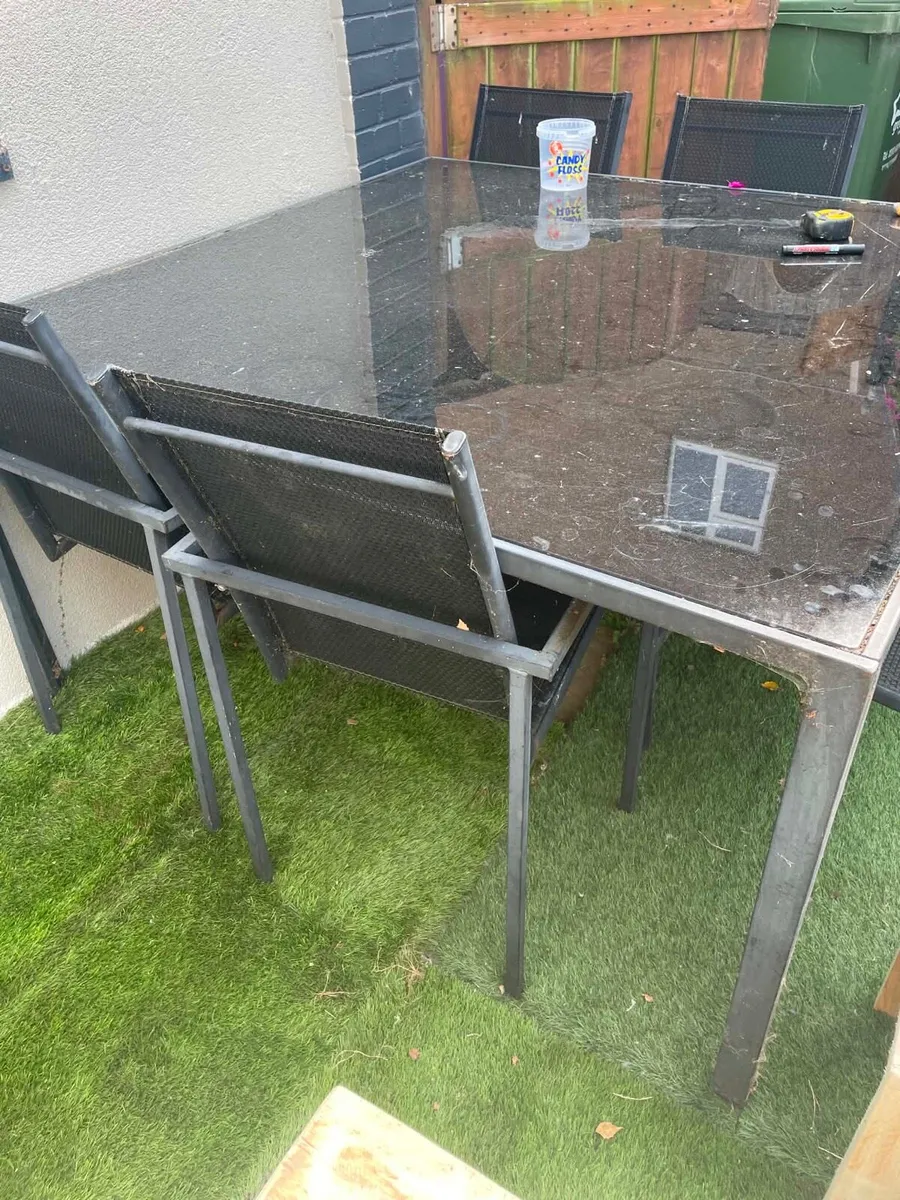 Garden table 8 chairs - Image 1