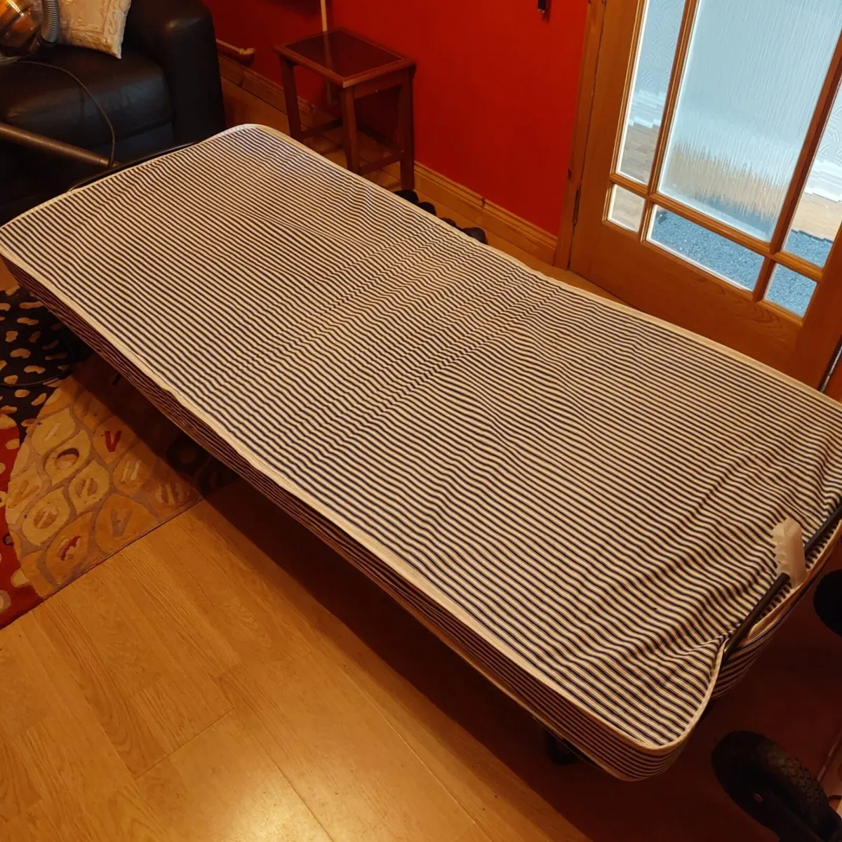 Fold up bed - Image 1