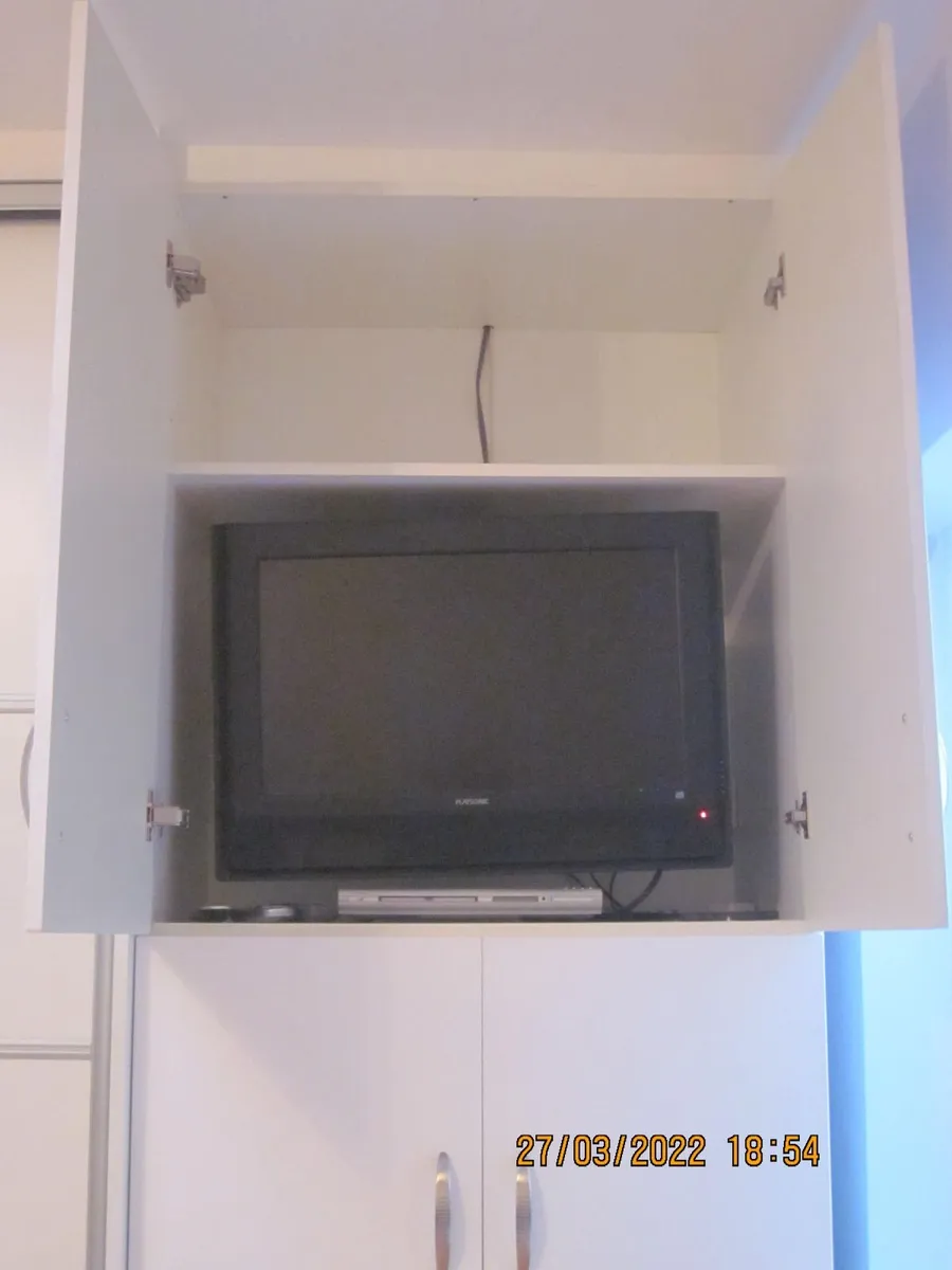 Wardrobe & Mini Home Office - Image 4