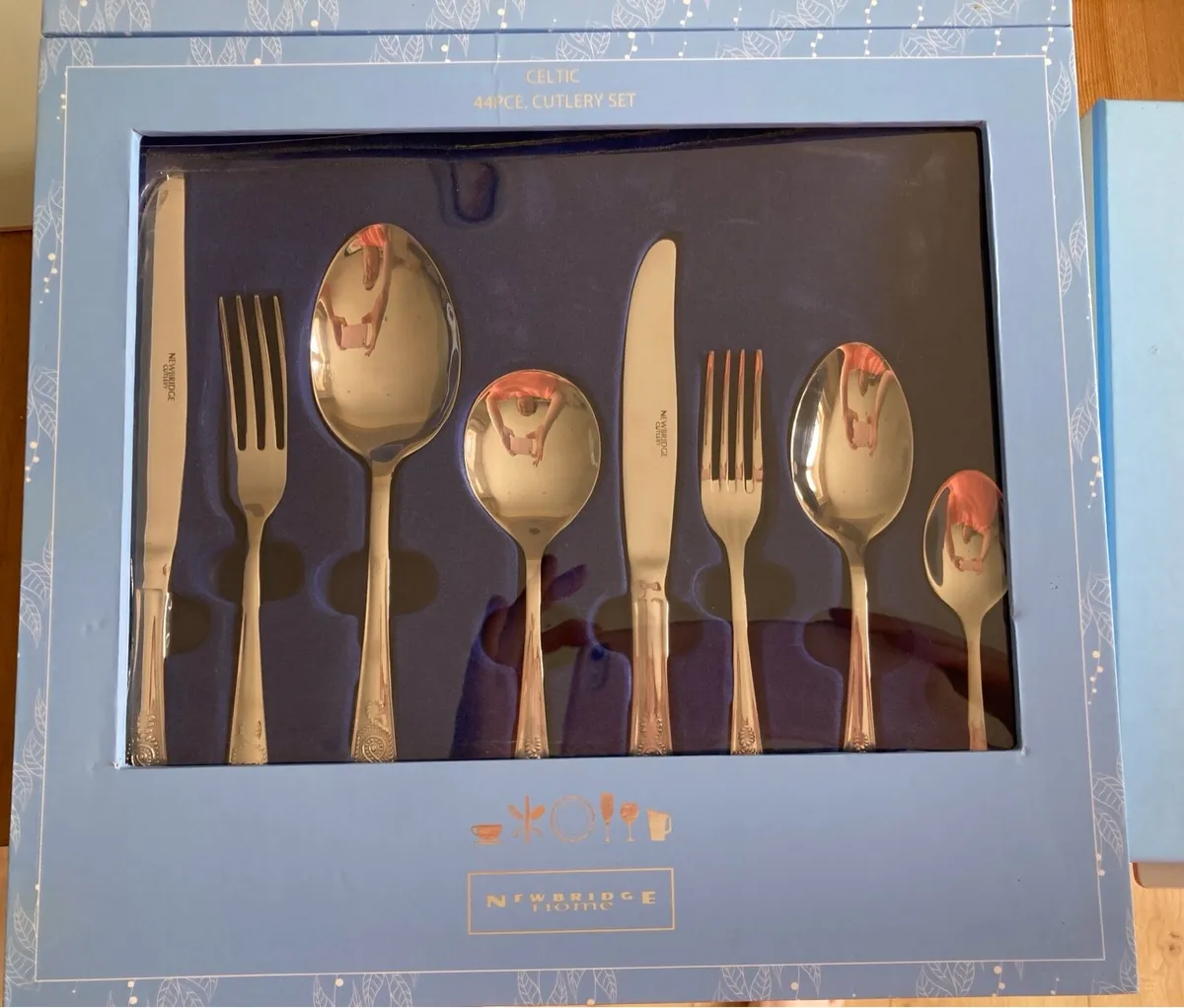 Newbridge 44 piece Celtic cutlery set - Image 2