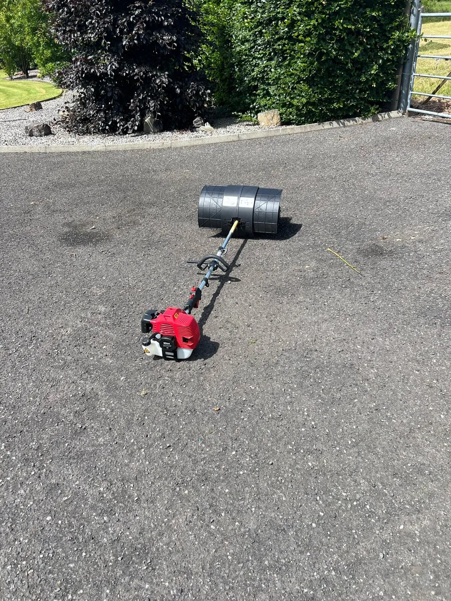 Petrol power brush sweeper - Image 2