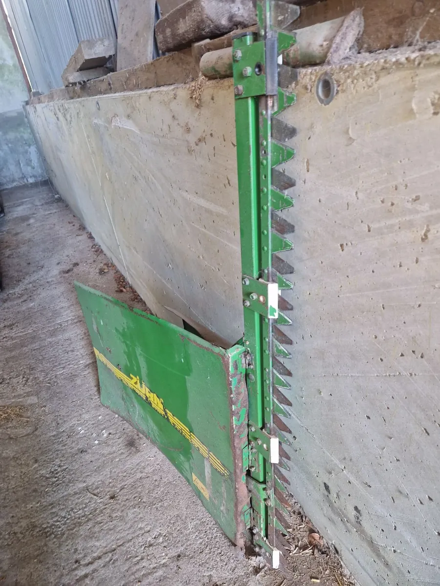 John Deere/Zurn Side Knife - Image 1