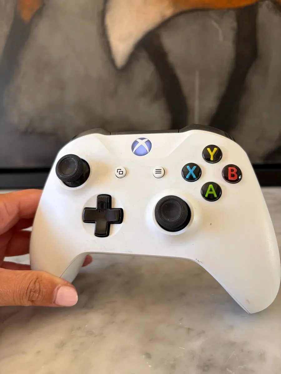 Official Xbox Wireless Controller (Robot White) - Image 1