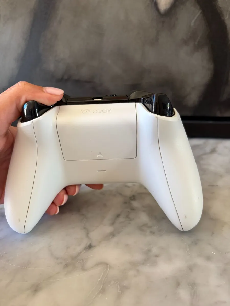 Official Xbox Wireless Controller (Robot White) - Image 4