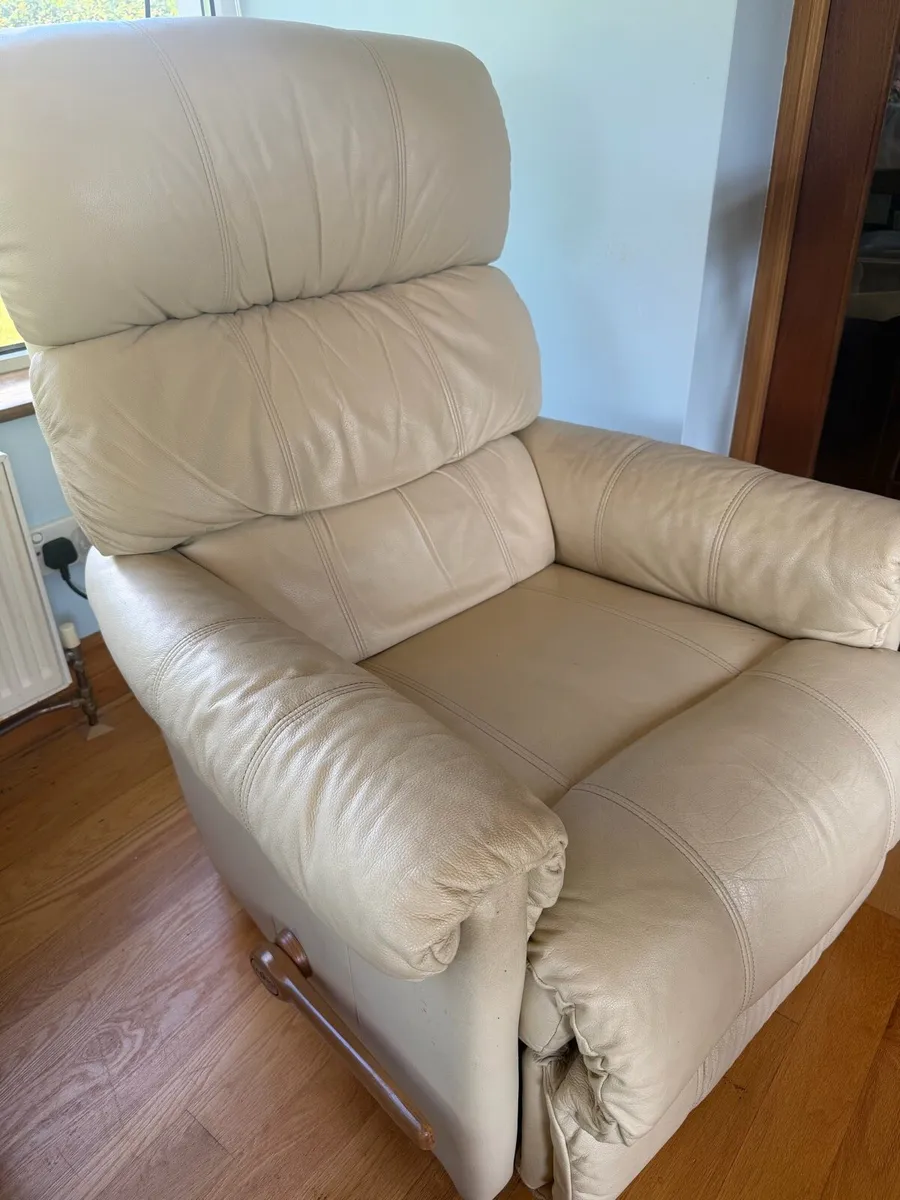 La-Z-Boy Leather Recliner Chair - Image 1