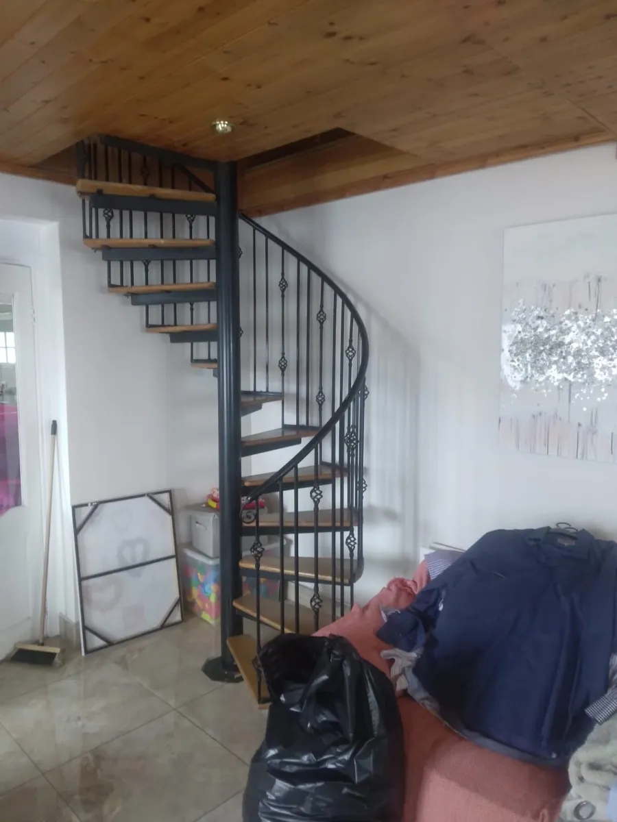 Spiral staircase - Image 2