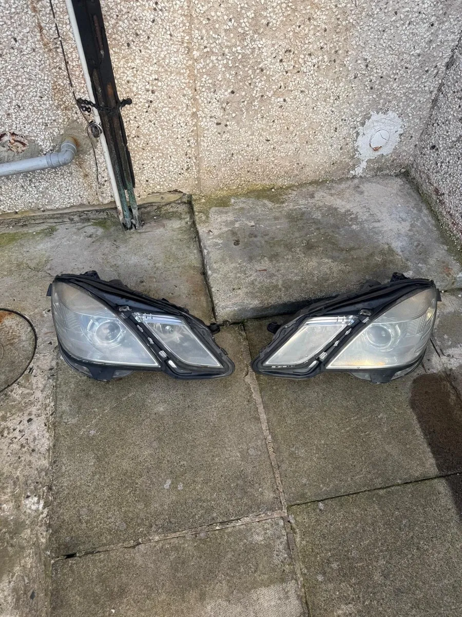 Genuine 2009 Mercedes-Benz E-Class E220 CDI W212 - Image 1