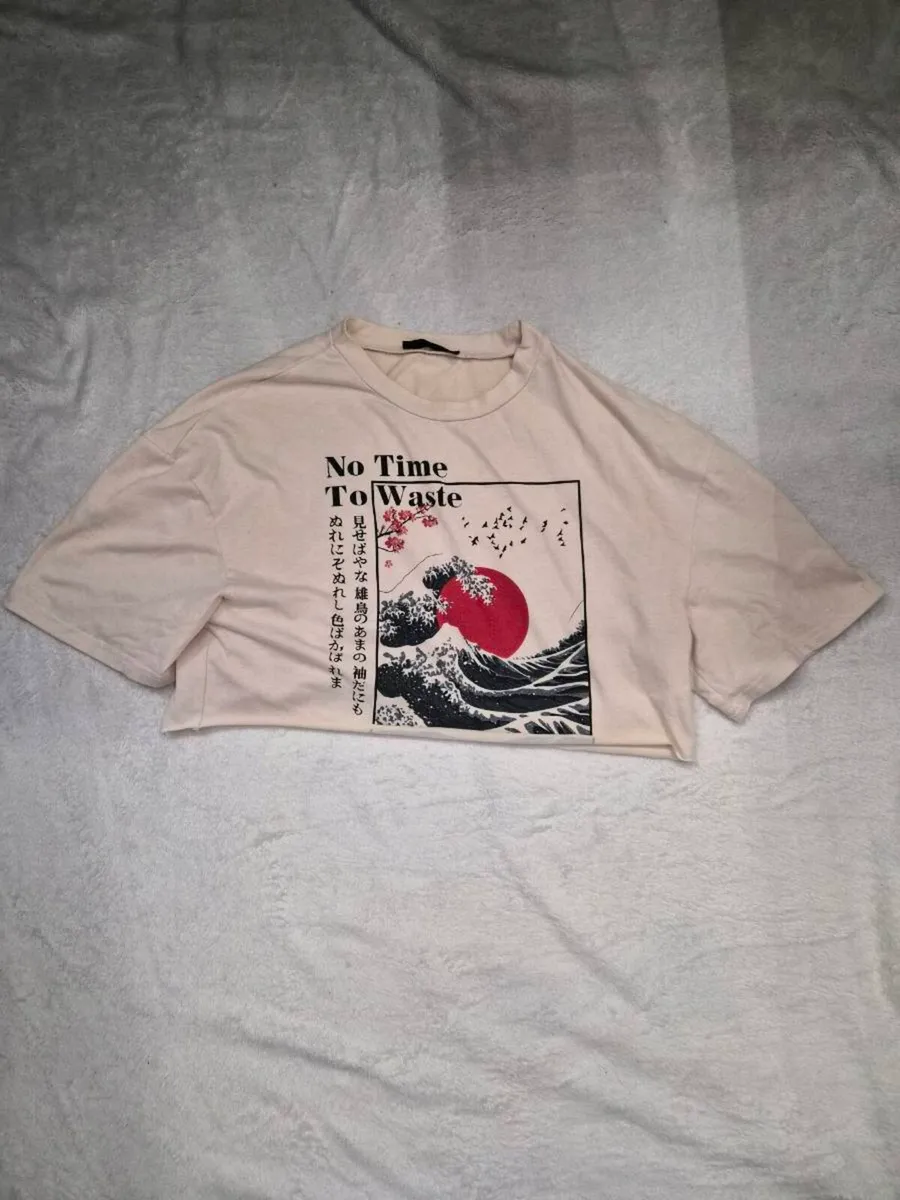 Graphic Crop Tops and Patterned Shirts size M - Image 1