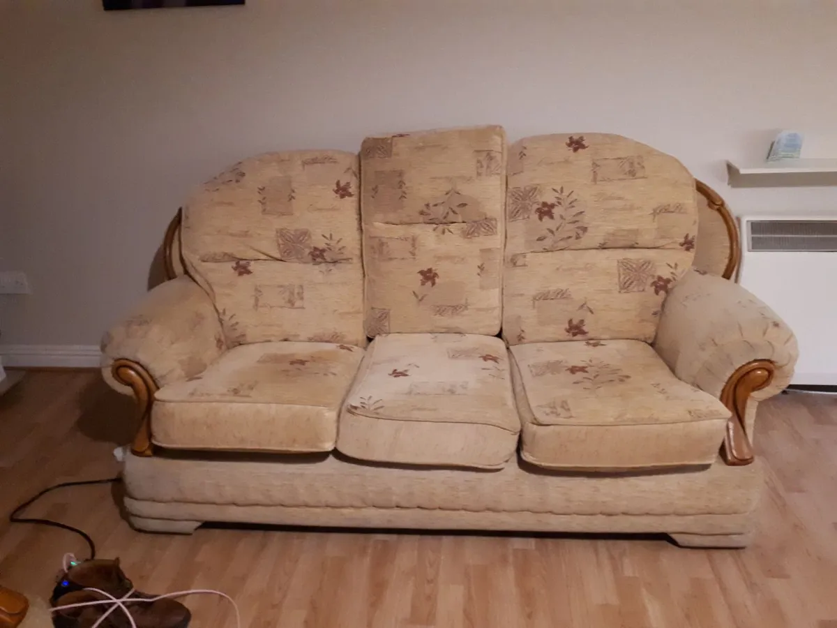 Suite of furniture - Image 1