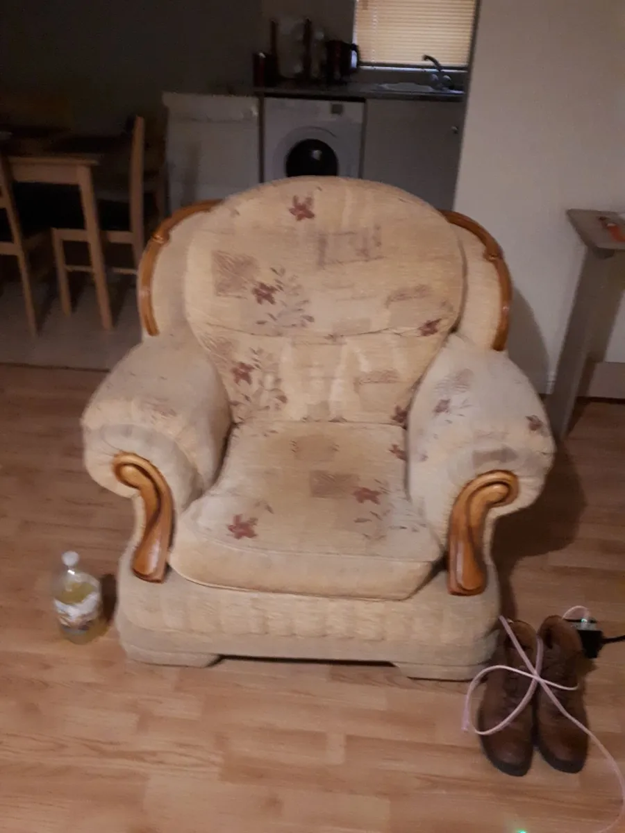 Suite of furniture - Image 2