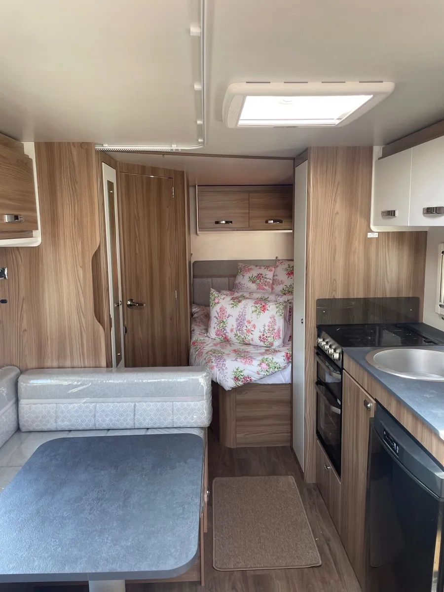 Caravan - Image 4
