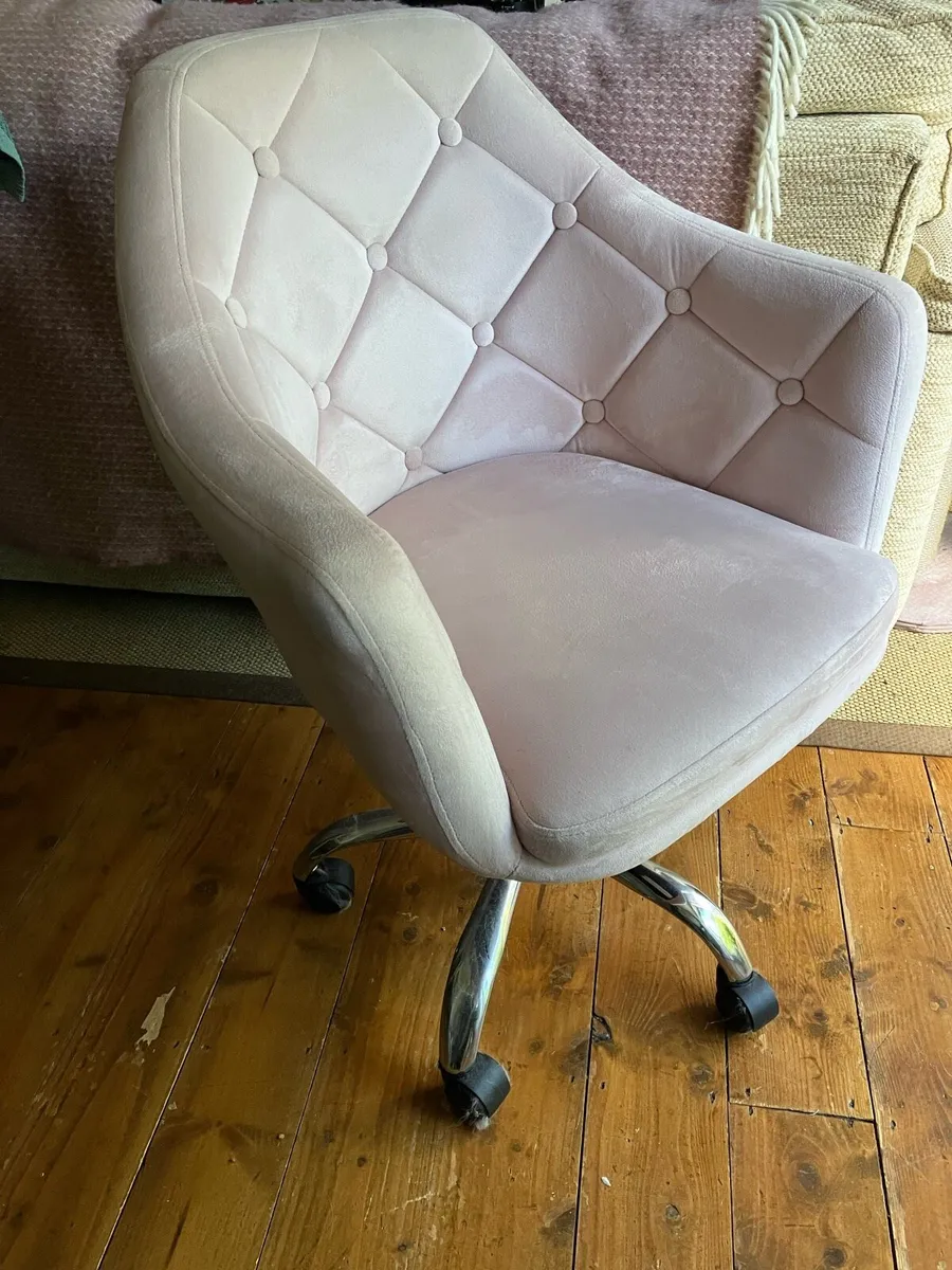 Pink swivel home office chair - Image 1