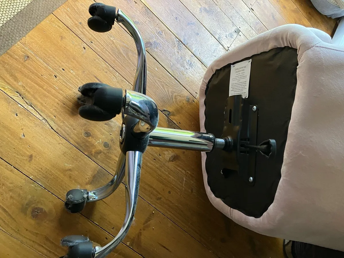 Pink swivel home office chair - Image 3
