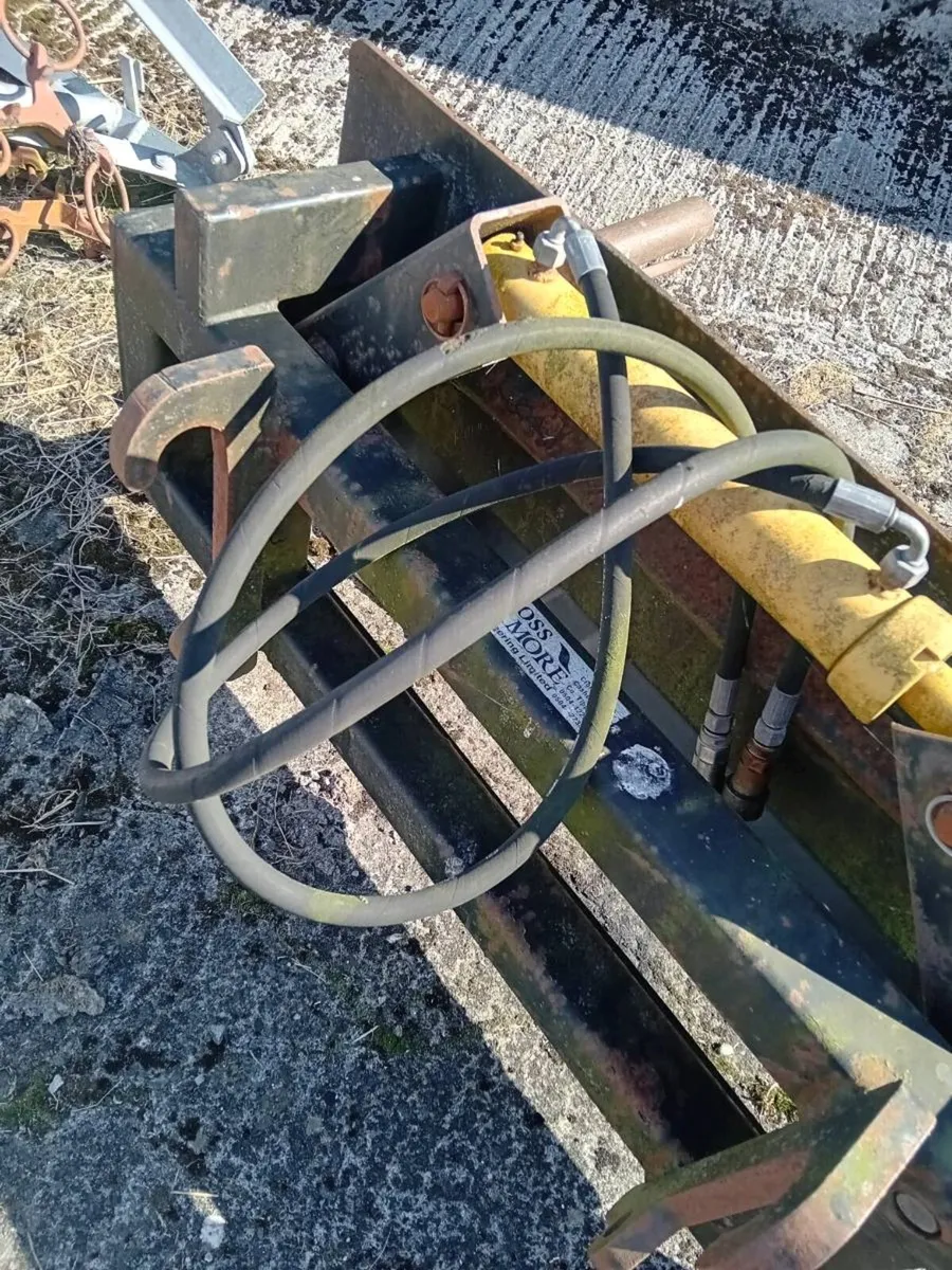 Rossmore bale handler - Image 1