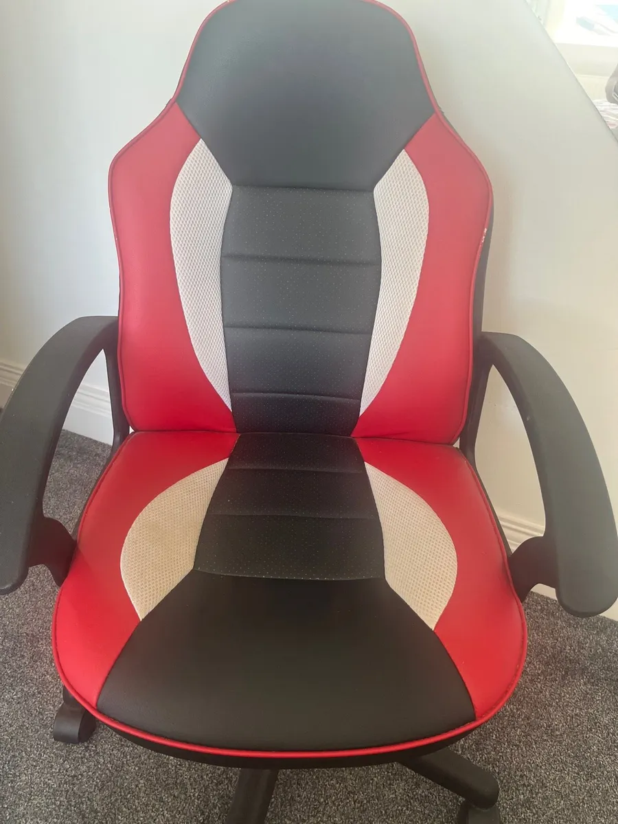 Gaming Chair - Image 1