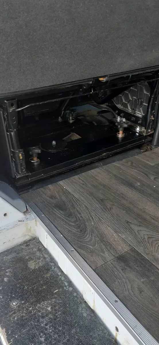 Transit Mk8 Double Seat & Swivel Base - Image 2