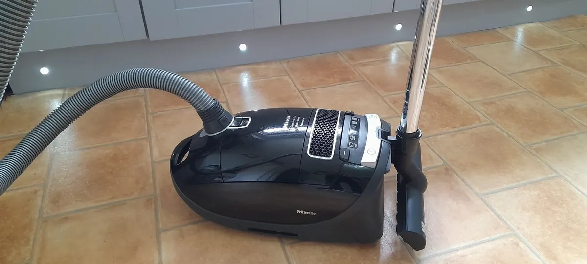C3 Miele vacuum cleaner - Image 2