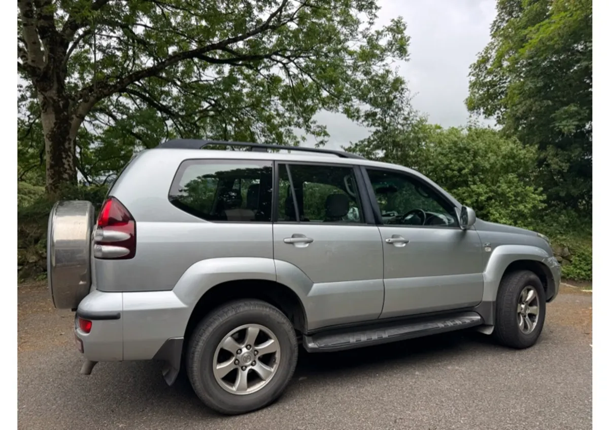 Toyota Land Cruiser 2005 - Image 2