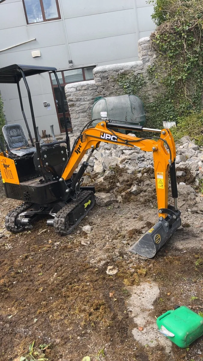 Micro digger for hire - Image 1