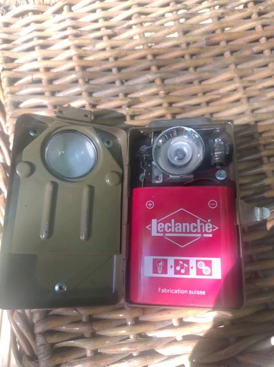 Rare Swiss Army flashlight - Image 2