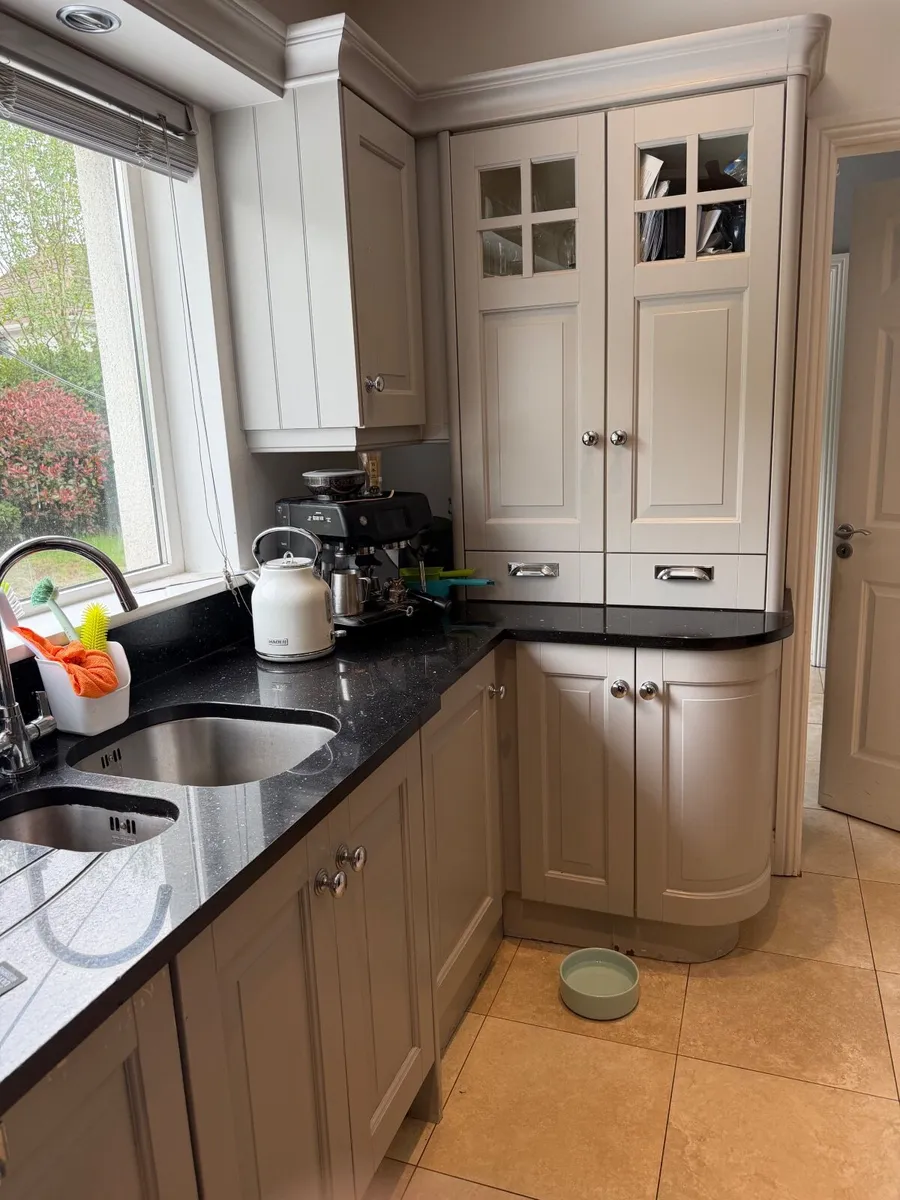 Fitted Kitchen with appliances - Image 4