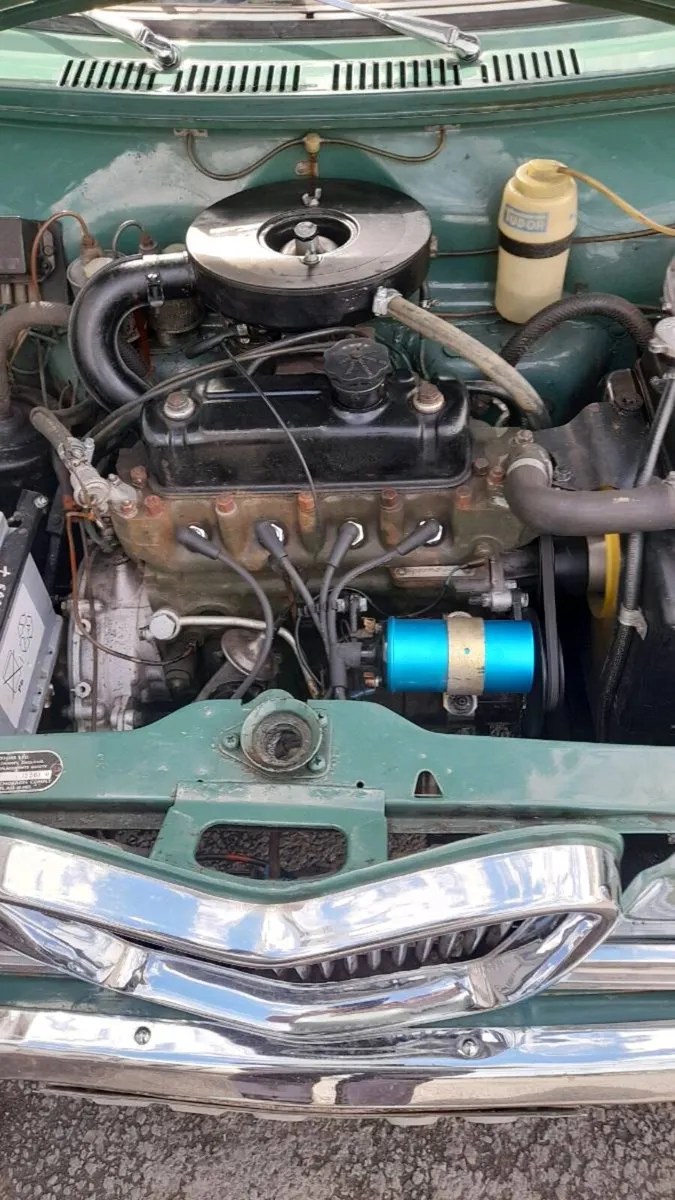 Vintage car - Image 1