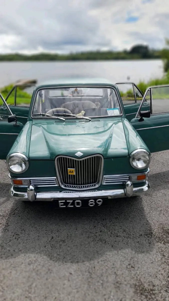 Vintage car - Image 2
